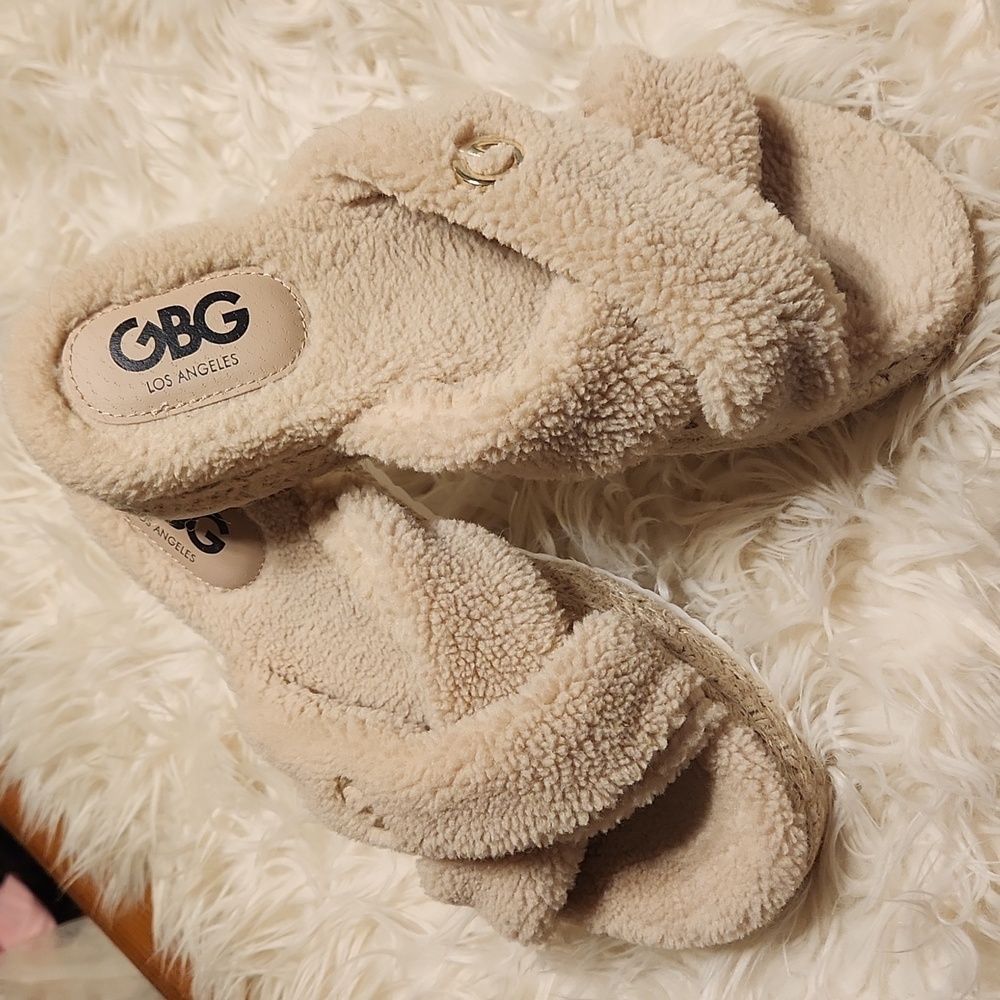 GBG LOS ANGELES -PLATFORM SANDALS SIZE 8